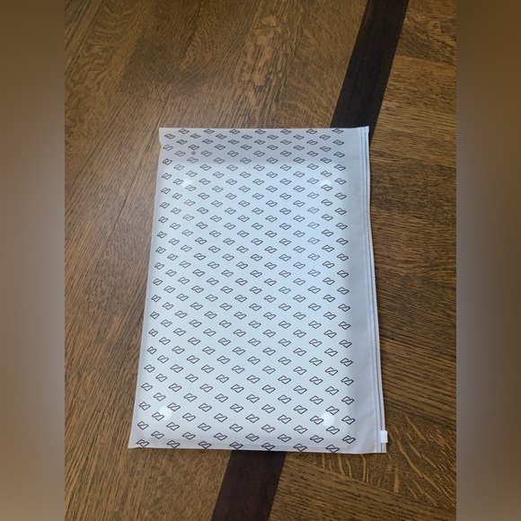 BURGA Magnetic Hardshell MacBook Case Black Lace Design MacBook Air 13 NEW - Picture 9 of 9